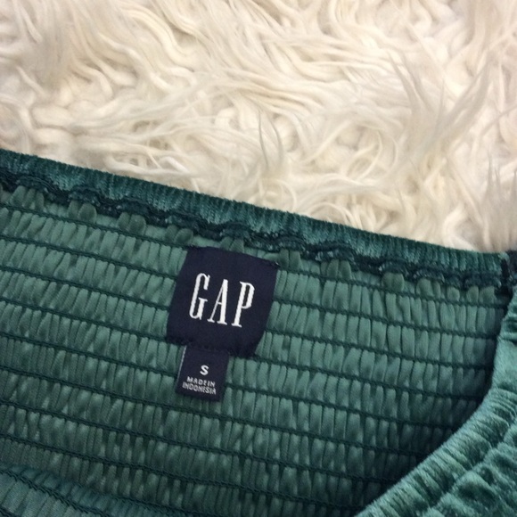 NWOT Gap Puff Sleeve Smocked Peplum Velvet Top - Picture 6 of 6